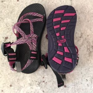 Girls Chacos/ no to straps